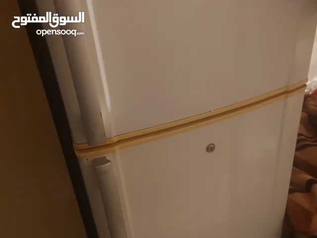 تلاجه سامسونج 12 قدم بحاله ممتازه تبريد ممتاز