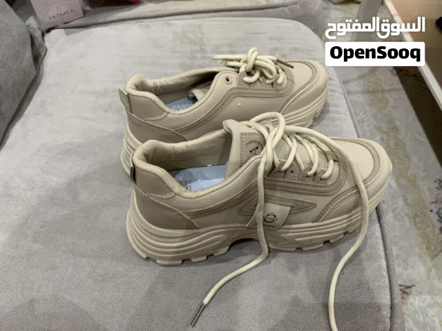 حذاء جديد وكشخه ومريح جدا حق المشي وقابل للتفاوض