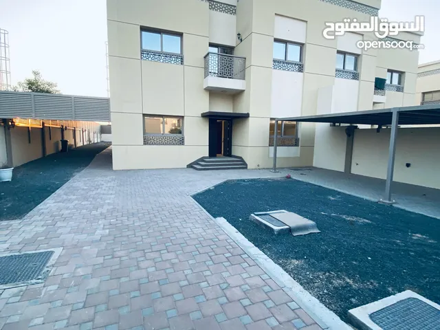 فيلا للبيع مشروع شموس الشارقة جاردن سيتي 5 غرف نوم ماستر مساحه واسعه جدا حمام سباحه كبير 10 الاف قدم