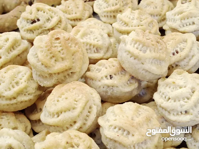معمول بجميع الحشوات .........كعك اساور بزيت الزيتون ....ومقروطة مسمسمة ...