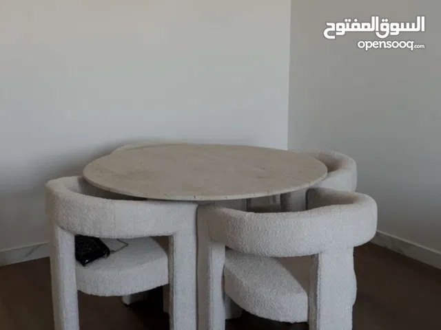 طقم طاولة طعام راقي جديد مع 4 كراسي – لم يُستخدم