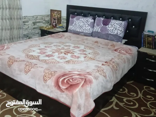 غرفة نوم كاملة مع خزانة للبيع