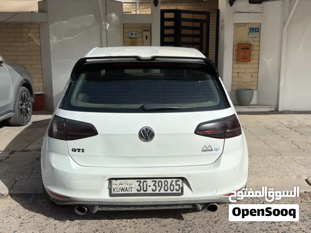2014 فولكسفاغن جولف GTI Standard