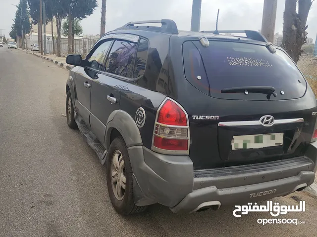 توسان  لون أسود 2006  بحاله ممتازة