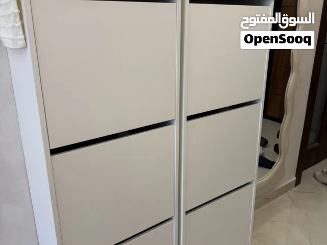 خزانة أحذية عدد 2 لون أبيض استعمال نظيف