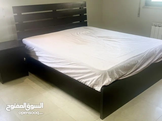 غرفة نوم شباب مع خزانة و وحدة ادراج مع مرآة للبيع بسعر 90 دينار (بدون الفرشة)