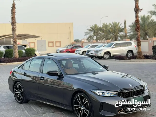 BMW . 330i . 2021