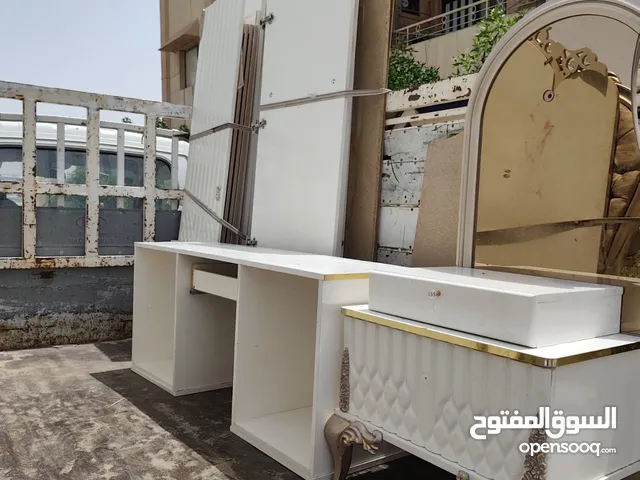 سلام وعليكم نجار فتح +نقل +شد +صيانه جميع انواع الغرف داخل البصره فقط