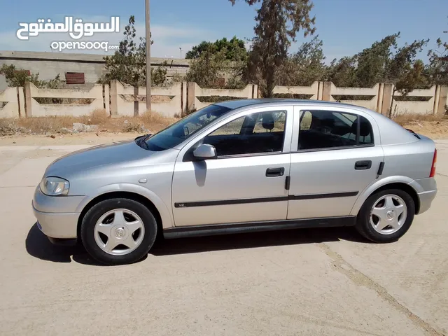 Opel Astra 2000 in Tripoli