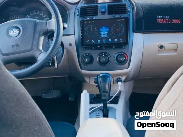 2006 كيا سيراتو Standard