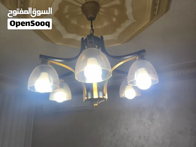 ثريا بإضاءة سداسية موديرن لون ذهبي و اسود
