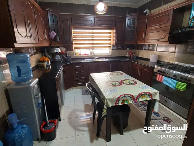 140 m2 3 Bedrooms Townhouse for Sale in Zarqa Abu Al-Zighan