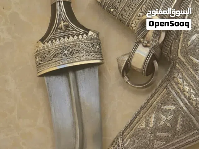 للبيع خنجر قديمة وصيانة جميلة جدا ثقيله