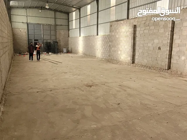شقق ومحلات وهناجر وفلل للايجار وكلهن موثقات بفديوهات