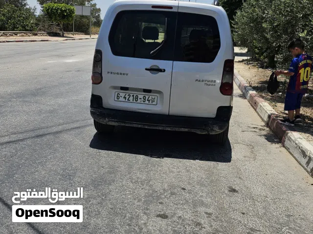 2013 بيجو بارتنر Standard
