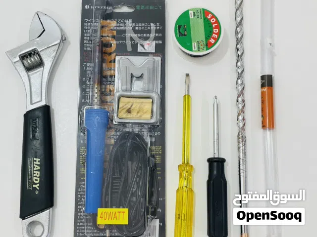 Hand Tools and 40 Watts Soldering Iron عدة يدوية مع جهاز تلحيم 40 واط للبيع بدواعي الهجرة