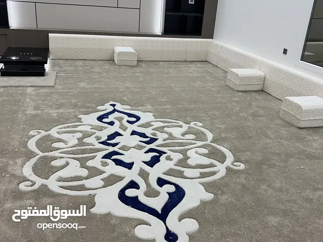 تفصيل وتنجيد مخاد ومراكي اسفنج البغلي وإسفنج سعودي ومساند جاهزه وسجاد تركي ساده ومشجر وستاير