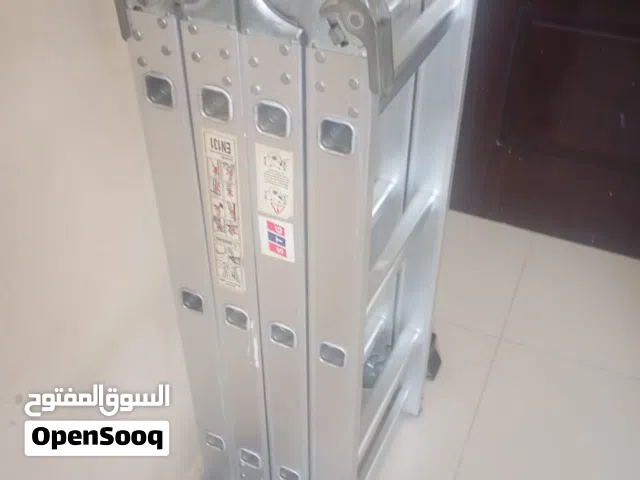 سلم جديد طول. 4متر  لم يستخدم بعد لبيع بغرض السفر