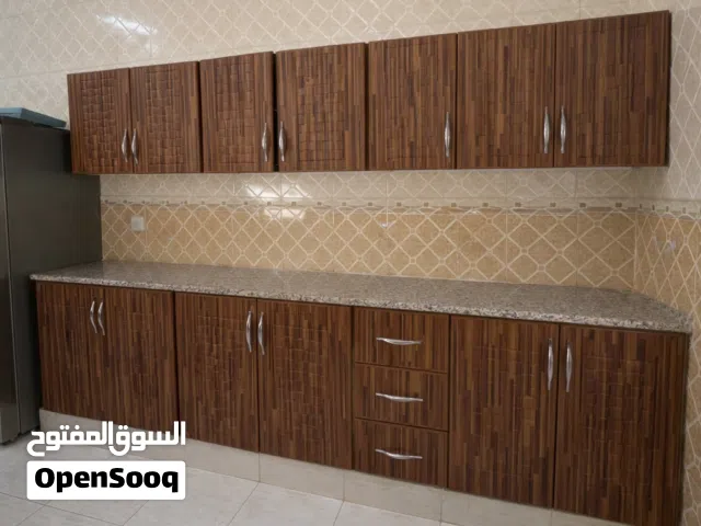 مطبخ مستعمل بحالة جيدة للبيع – المنيوم مع سطح غرانيت