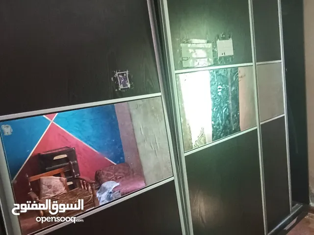 خزانة كبيرة للبيع