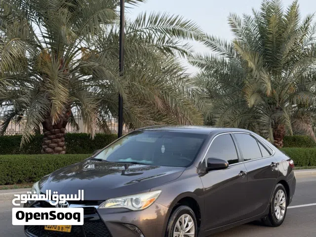 2015 تويوتا كامري LE