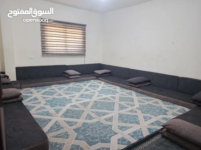 قعده ارضي اسفنج ضغط لون سكني مرتبه كثير ولونها راقي