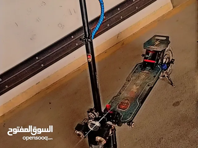 سكوتر كهربائي مستعمل للبيع أستعمال خفيف جدا كفالة من اي مشكله البطارية 40 كم السرعه 75 متوفر في دبي