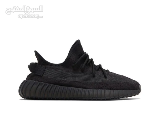 2023 black yeezy boost 350 V2 “onyx” delivery same day (negotiable)