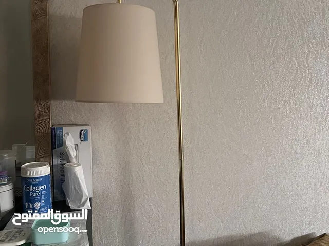مصباح ذهبي أنيق لإضفاء البهجة على منزلك Elegant Gold Standing Lamp to Brighten Your Home