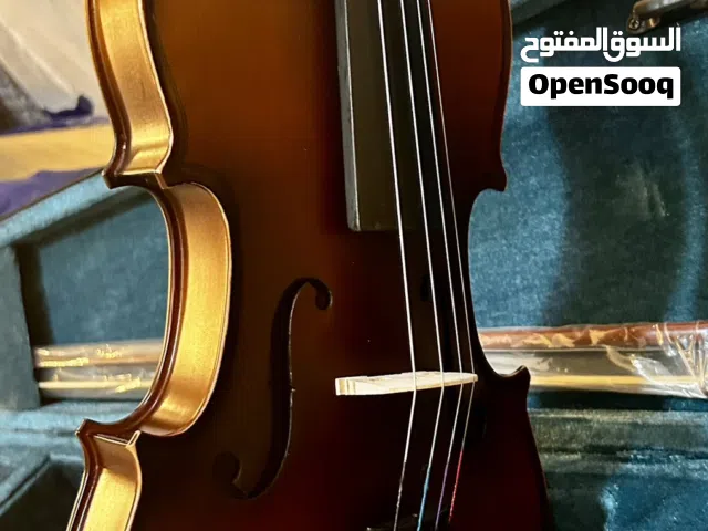 كمنجة جديدة غير مستخدمة نهائياً بالكرتون violin