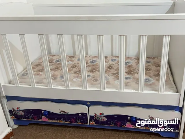 سرير أطفال استعمال شهرين فقط لحاله ممتازه جدا موجود بأربد شارع الجامعه