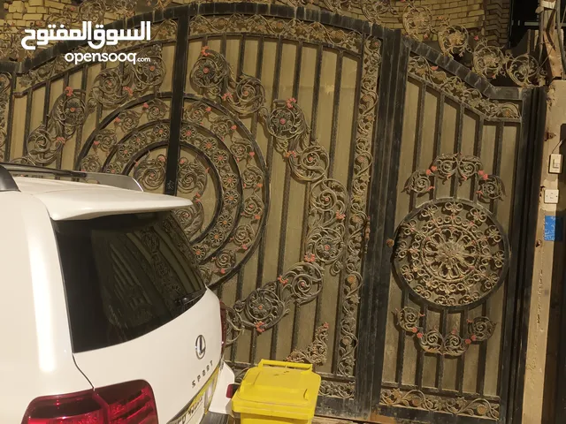 باب حديد نقش ملكي