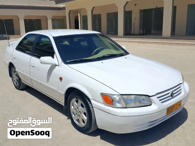 2000 تويوتا كامري LE