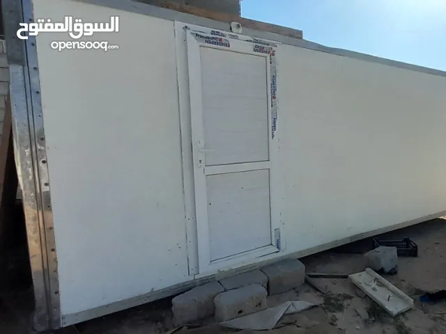 تريلة توصيل مجاني داخل زليتن تريلا حاويه مكتبية او سكنية حجم 2.5 *5.70 تقريبا