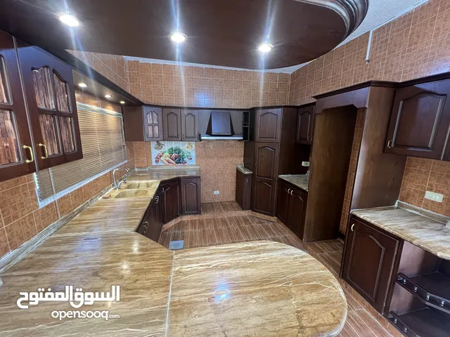 170 m2 3 Bedrooms Townhouse for Sale in Zarqa Al Zawahra