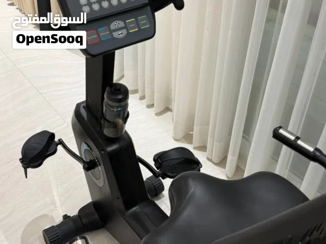 دراجة رياضية منزلية من ماركة SPORTOPً  النوع: Recumbent Bike (دراجة ثابتة بوضعية الجلوس المريحة)