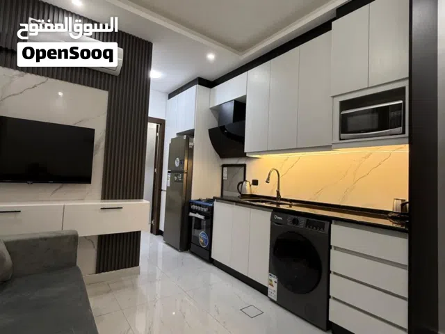 شقة مميزة ديلوكس جديدة في شارع الجامعة بناية هادئة و تشطيب جديد