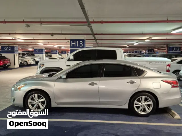 NISSAN ALTIMA SL GCC 2014 in very good condition low mileage and accident free full  options