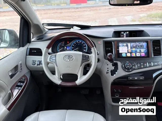 2014 تويوتا سيينا Limited
