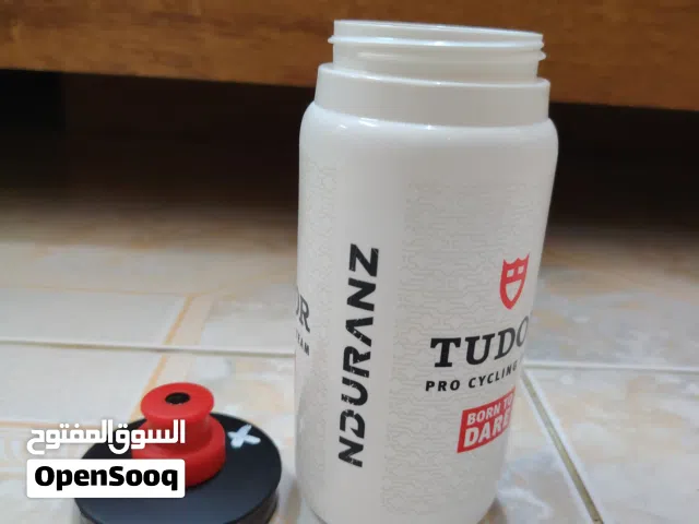 للبيع مطارة ماء (Bidon) أصلية 100% ونادرة لفريق الدراجات المحترف Tudor Pro Cycling T