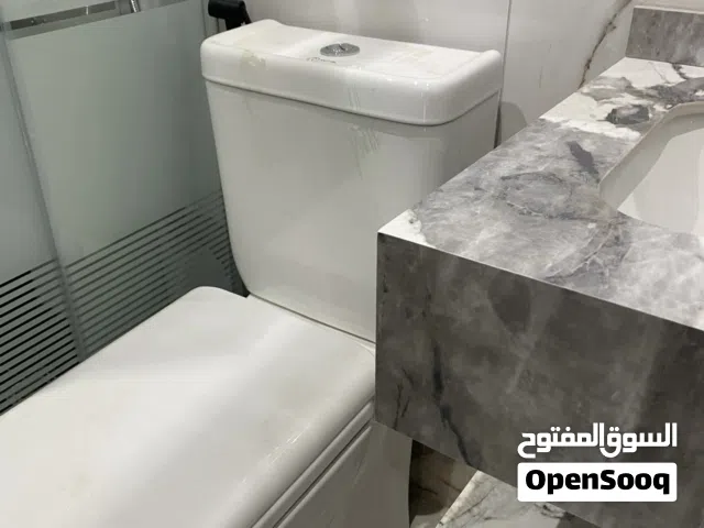شقه طابق ارضي لعائله محتاجه الراحه والهدوء في مدينه الشرق بمساحه 98م طابق ارضي مع ترس وكراج مع مدخل