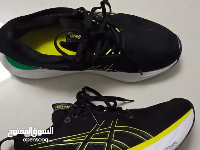 بوت asics للركض للبيع