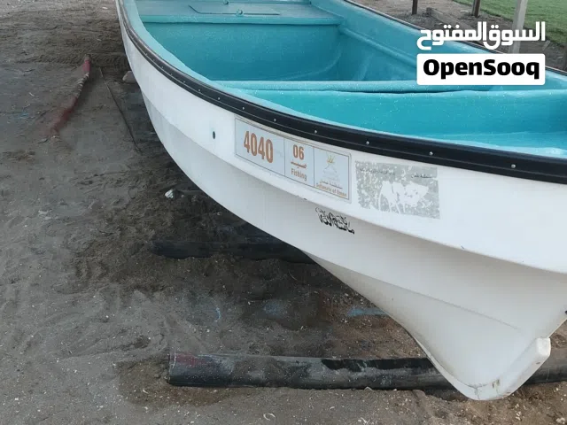 قارب 23 للبيع مع المحرك وملكيه