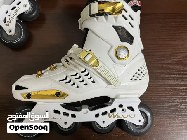 سكيت شوز حالة شبه جديدة (استعمال مرتين فقط) نمرة 43-44