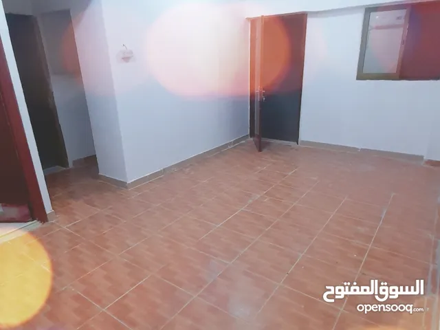 للايجار شقه غرفه وصاله بالمرور 31 خلف جمعية ابوظبى