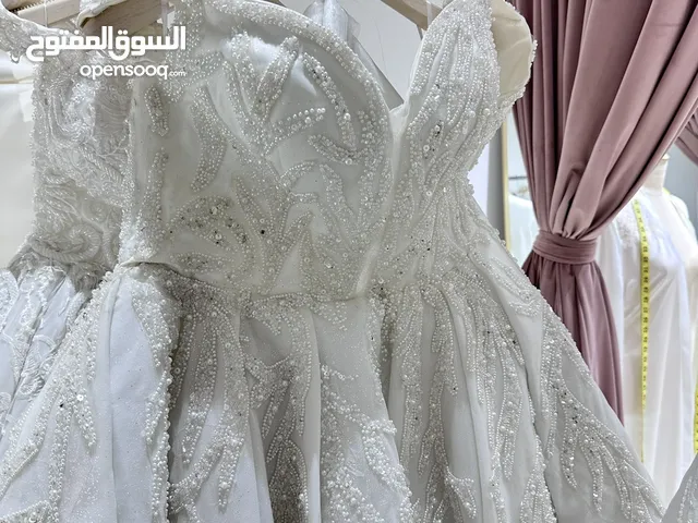 مجموعة فساتين زفاف بسعر التصفية و الجملة