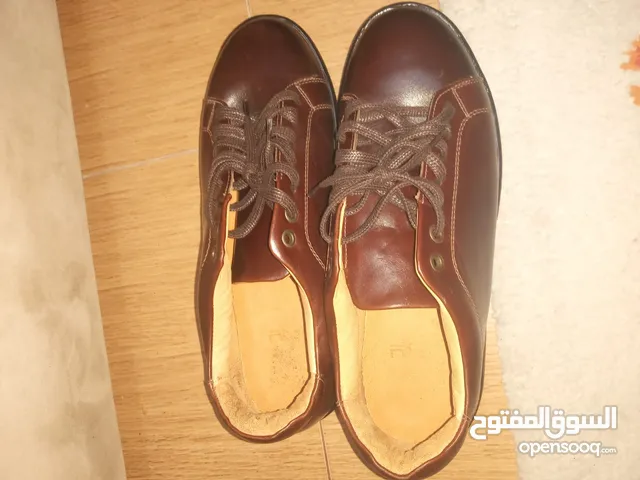 يوجد حداء جلد بحالة ممتازة ونظيف وجديد سعر 4دينار