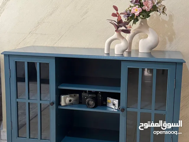 خزانة فاخرة جدا جديد درفتين مع رفوق لون اخضر زيتي وارد امريكي صنع فيتنام تكون مفككة داخل كرتونة