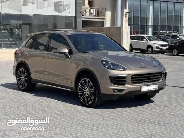 Porsche Cayenne S 2015 (Gold)