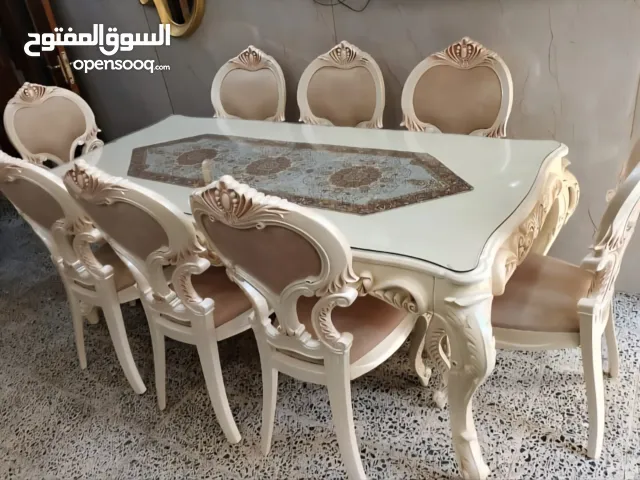 ميز طعام مع كراسي